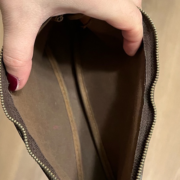 Louis Vuitton Monogram Clutch - Picture 5 of 6